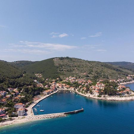 Cozy Apartment In Prigradica With House Sea View Exterior foto