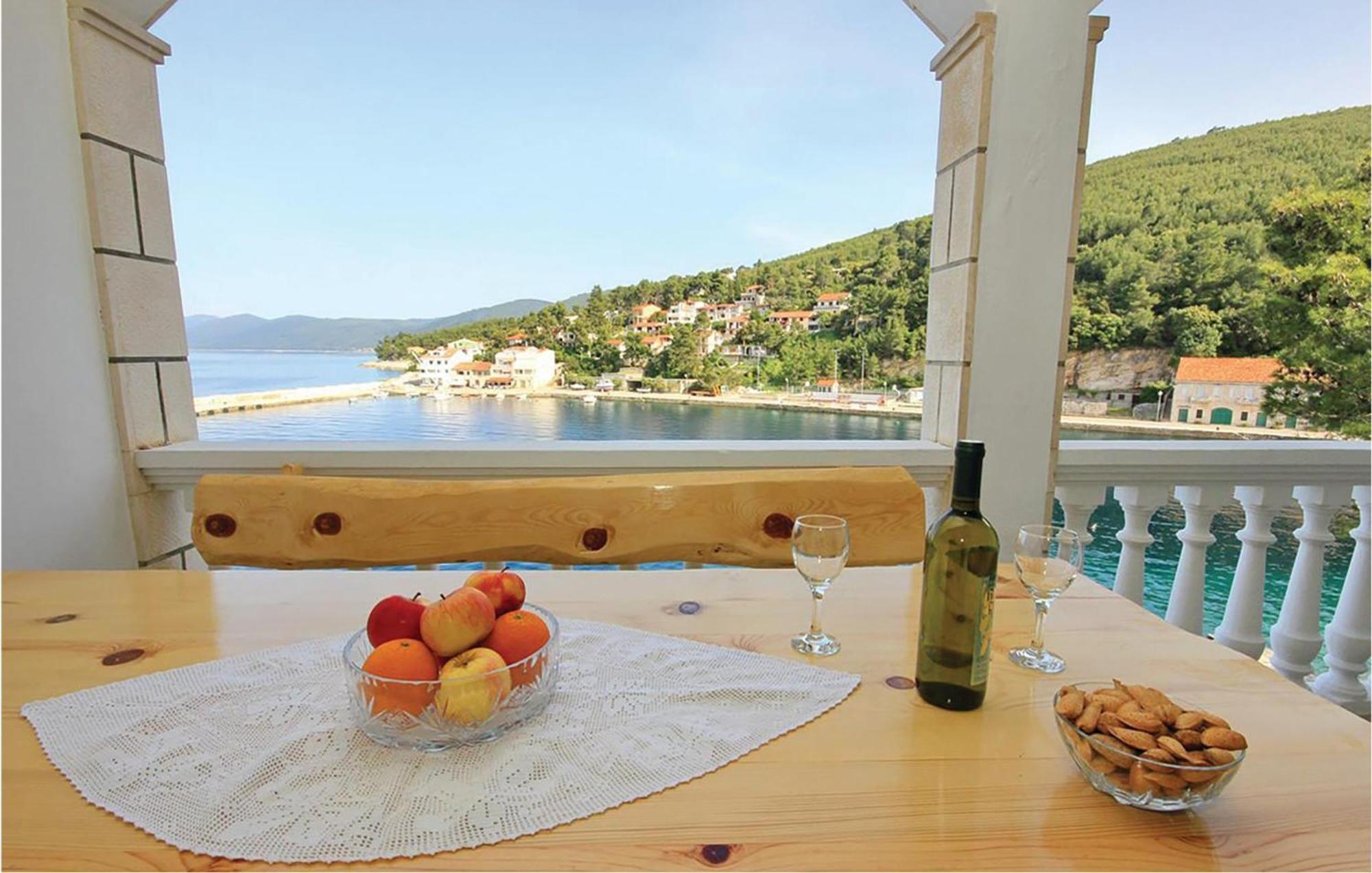 Cozy Apartment In Prigradica With House Sea View Exterior foto