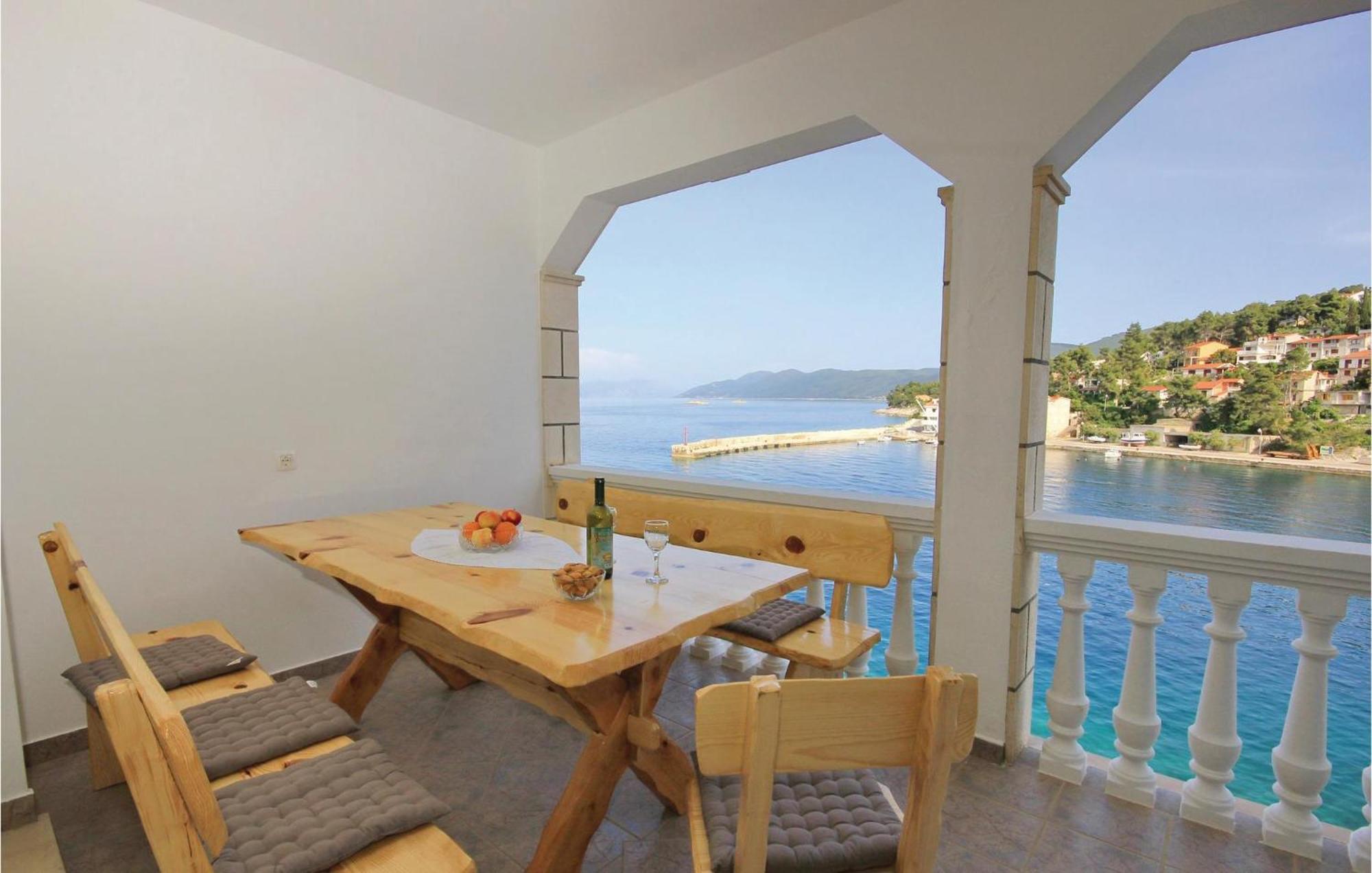 Cozy Apartment In Prigradica With House Sea View Exterior foto