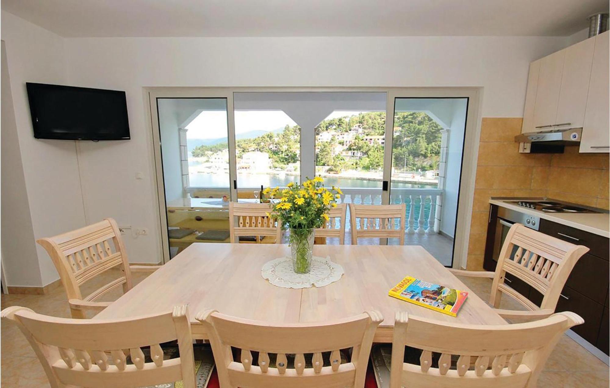 Cozy Apartment In Prigradica With House Sea View Exterior foto