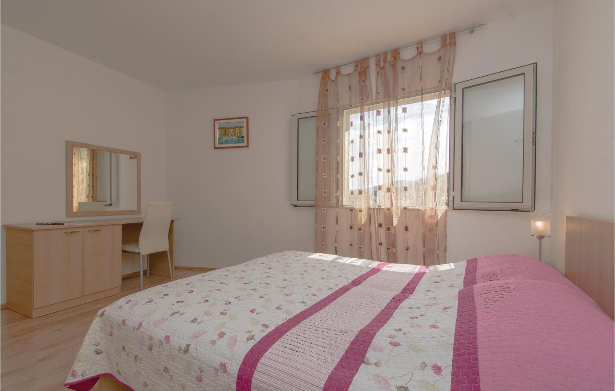 Cozy Apartment In Prigradica With House Sea View Exterior foto