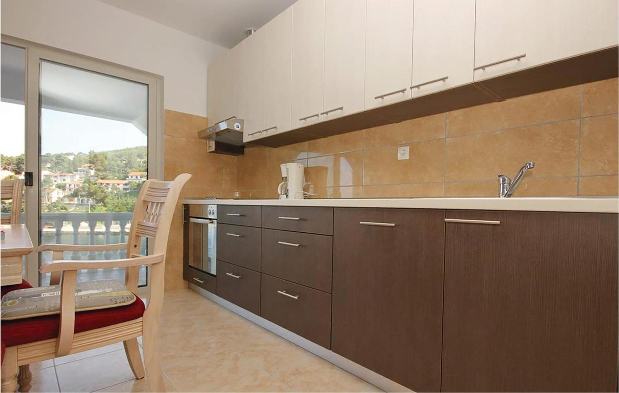 Cozy Apartment In Prigradica With House Sea View Exterior foto