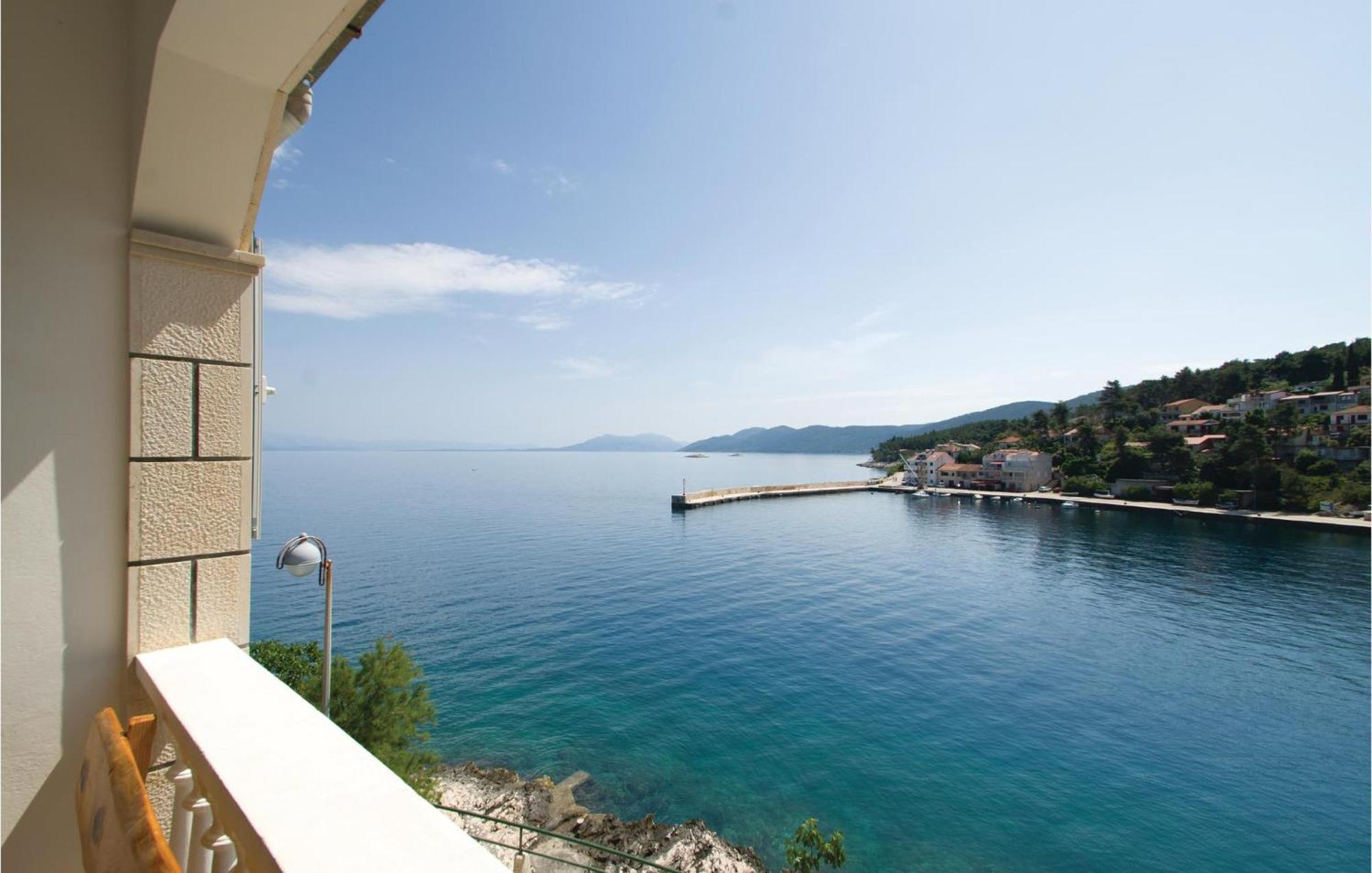 Cozy Apartment In Prigradica With House Sea View Exterior foto