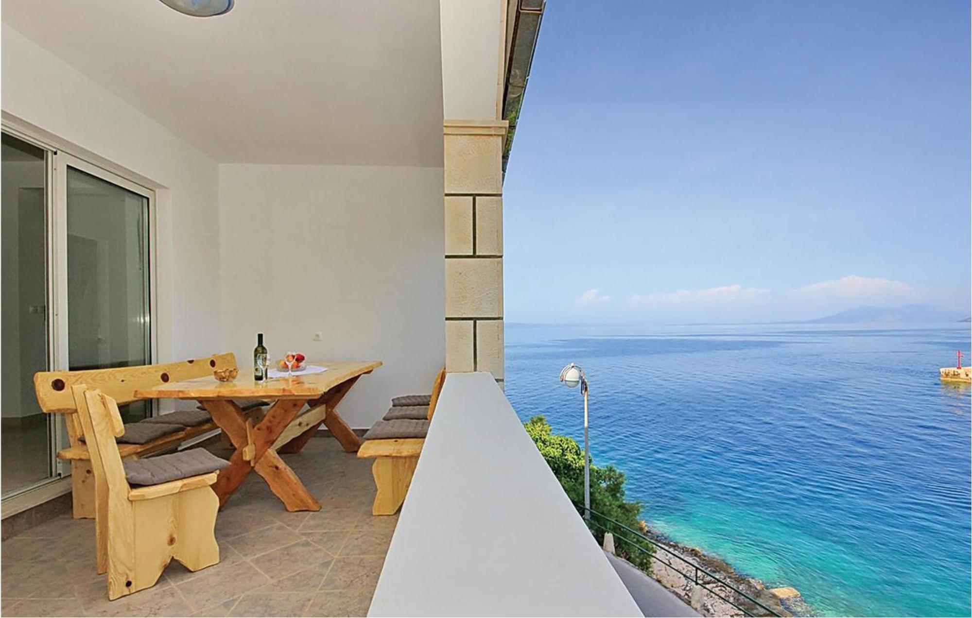 Cozy Apartment In Prigradica With House Sea View Exterior foto