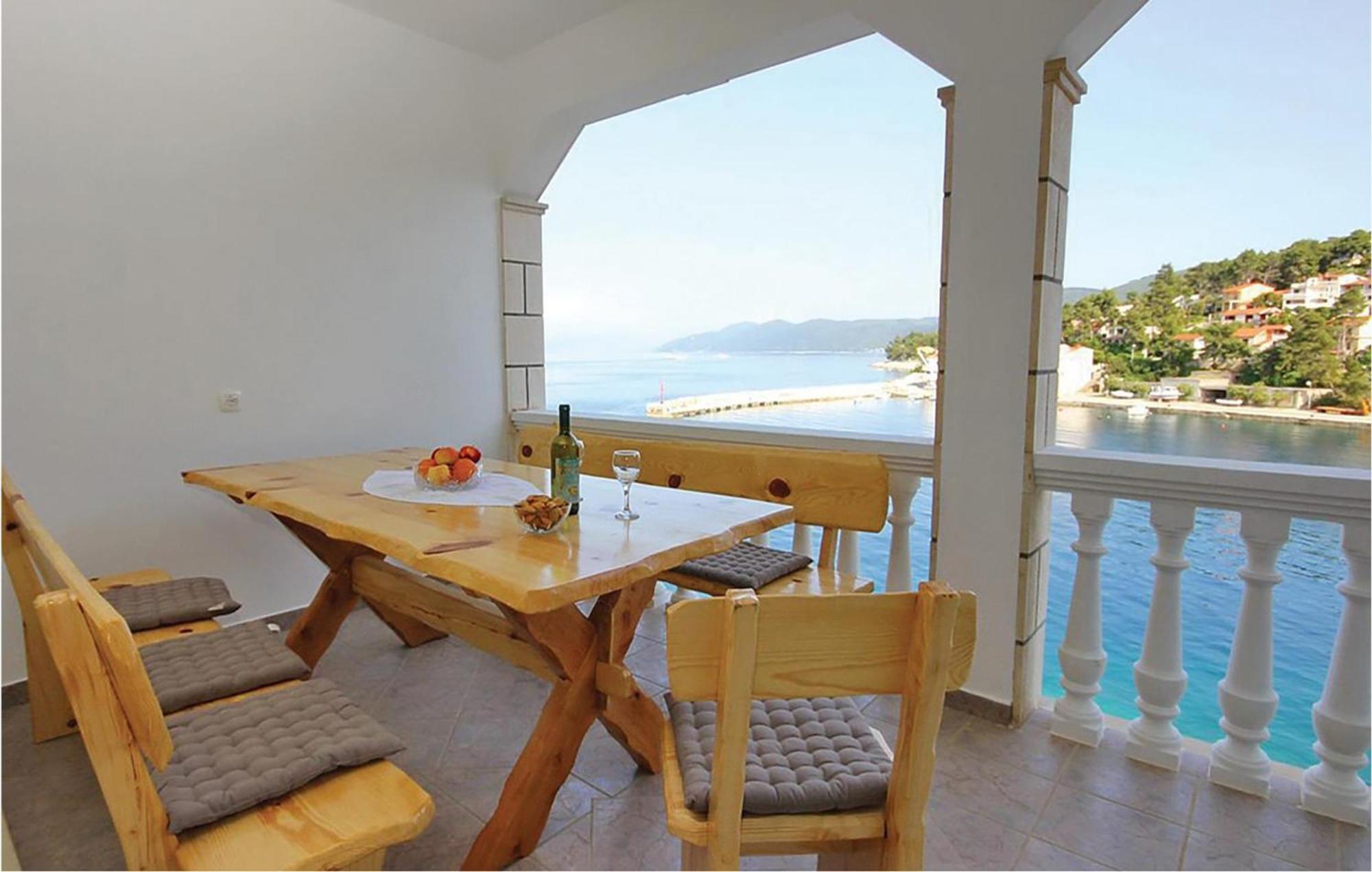 Cozy Apartment In Prigradica With House Sea View Exterior foto
