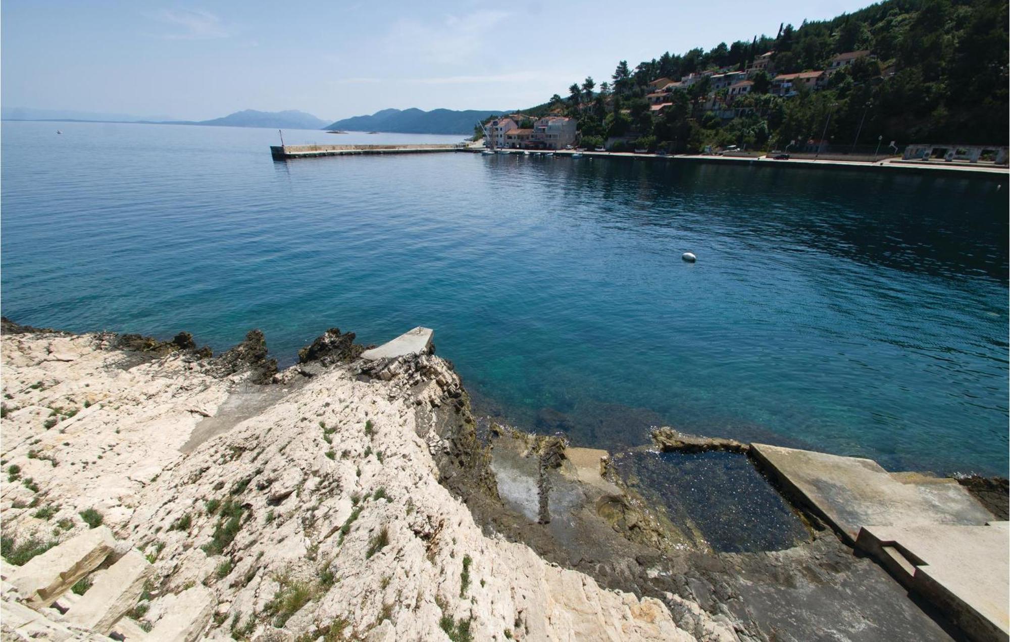 Cozy Apartment In Prigradica With House Sea View Exterior foto