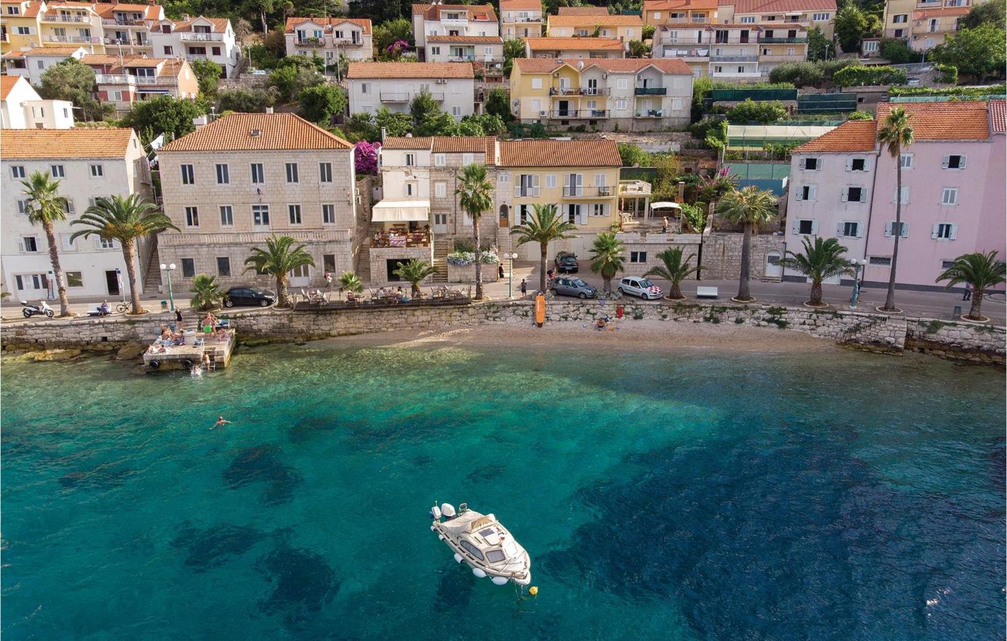Cozy Apartment In Prigradica With House Sea View Exterior foto