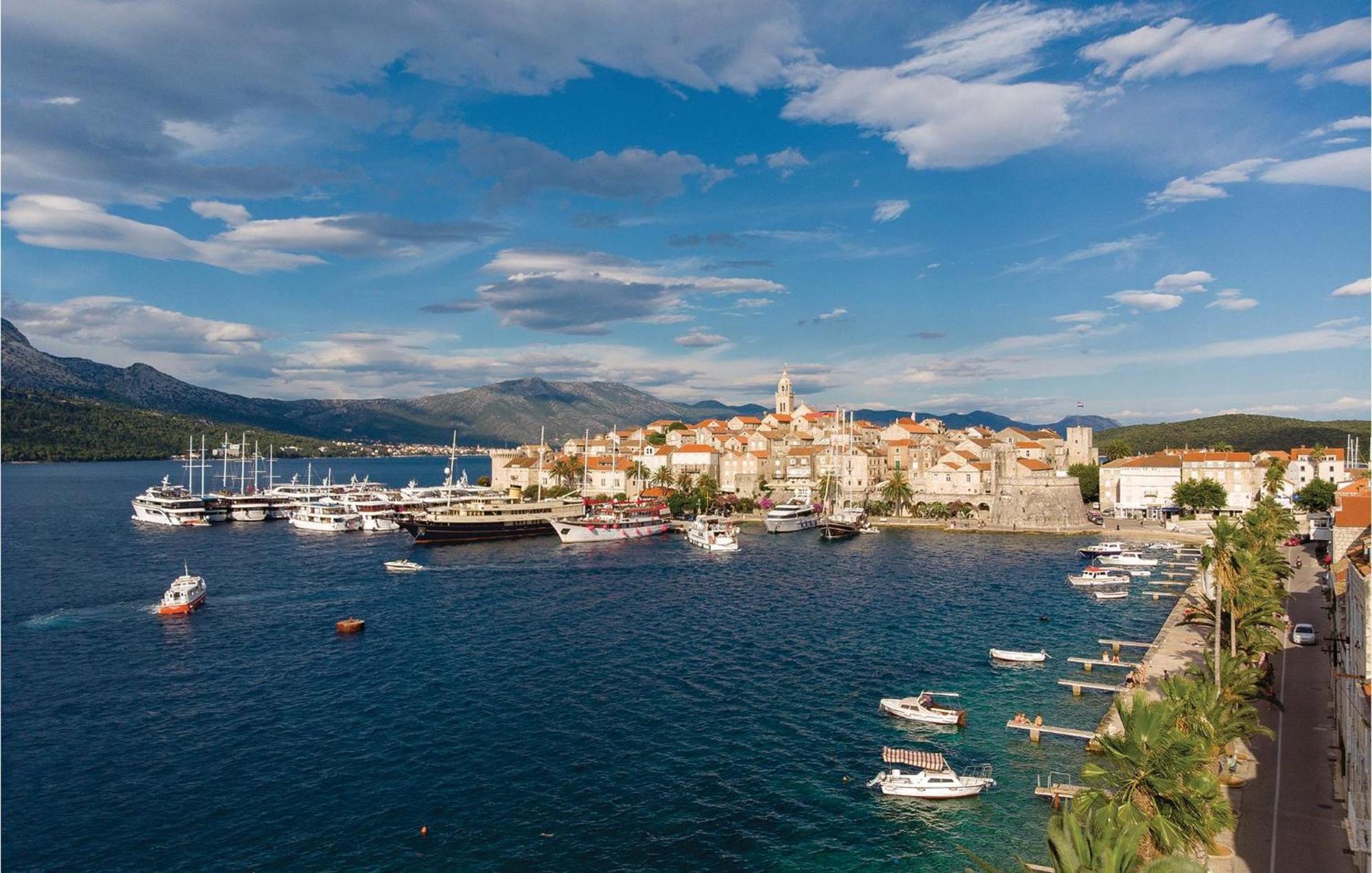 Cozy Apartment In Prigradica With House Sea View Exterior foto